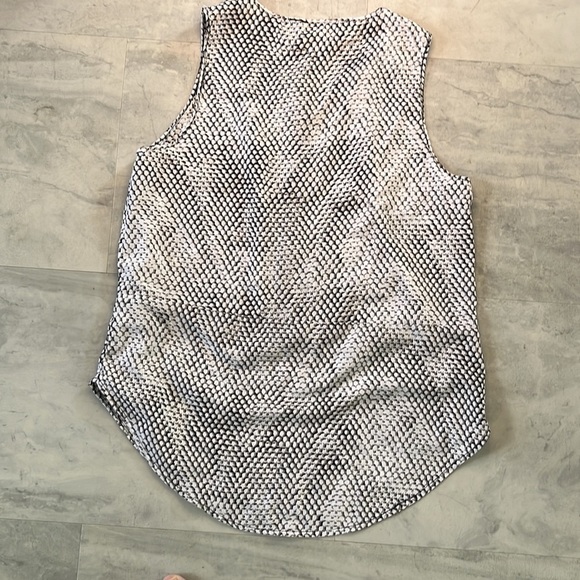 Michael Kors  NWOT   Abstract print blouse scoopneck      Sleeveless      Size S - Picture 6 of 13